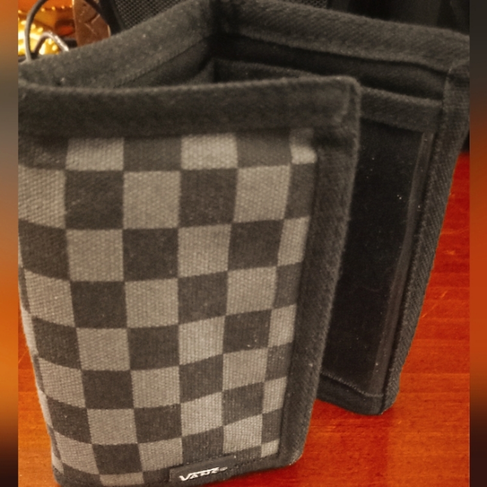 VANS TRIFOLD WALLET BILL, CHANGE CREDIT CARD SLOTS & COMPARTMENTS